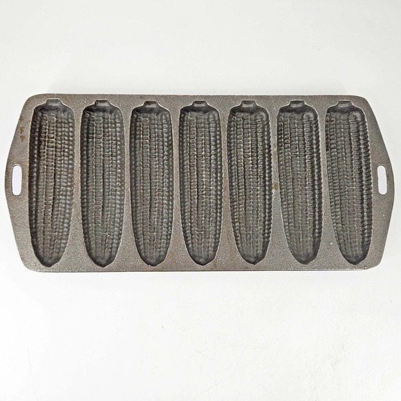 Vintage Cast Iron Corn Bread 7 Section Stick Pan, Made in USA - Picture 1 of 2